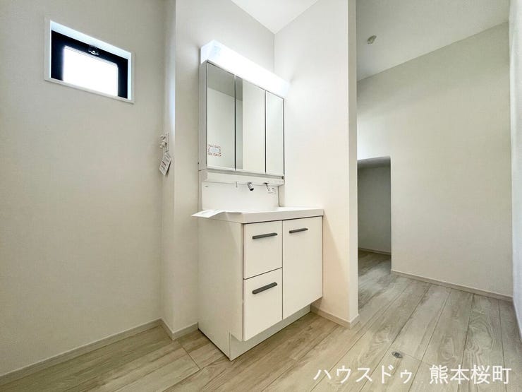 ■清々しいリフレッシュ空間■自分を磨き、気持ちを切り替える。心地よい光が差し込むプライベートスペース。