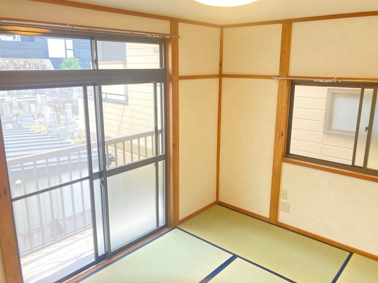 すぐ横になれる和室は、みんながほっと一息つける空間
