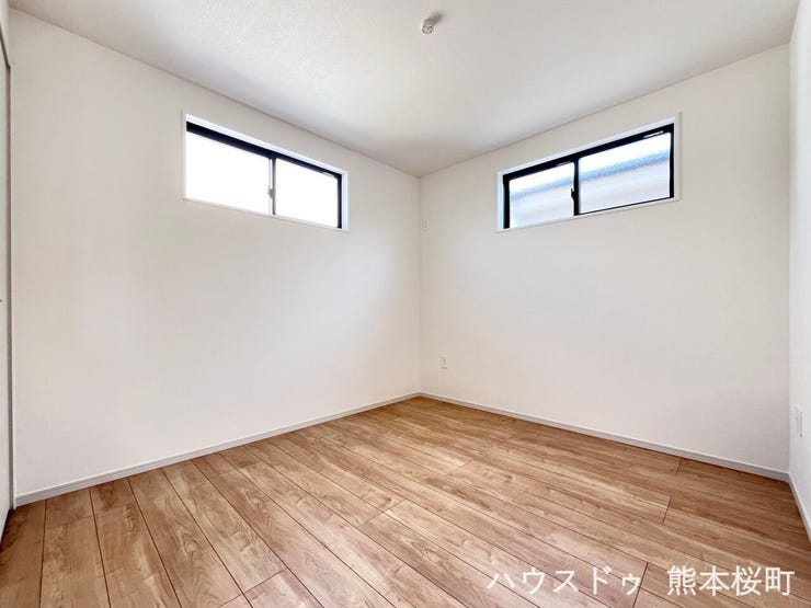 ■2階5.2帖洋室■寝室、書斎、趣味の部屋。家族の成長やライフスタイルに合わせ、様々な使い方ができる快適な空間です。