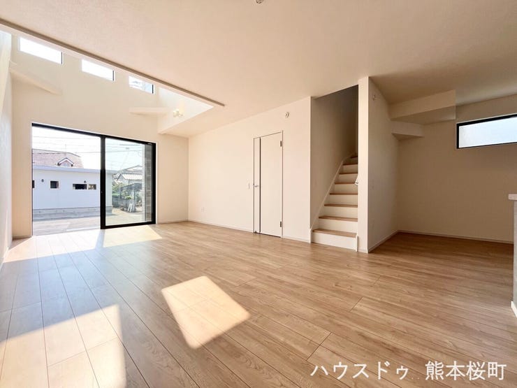 ■安らぎと笑顔の中心地■陽光が優しく降り注ぎ、会話が自然と弾む。ここでは、毎日が特別な時間へと変わります。