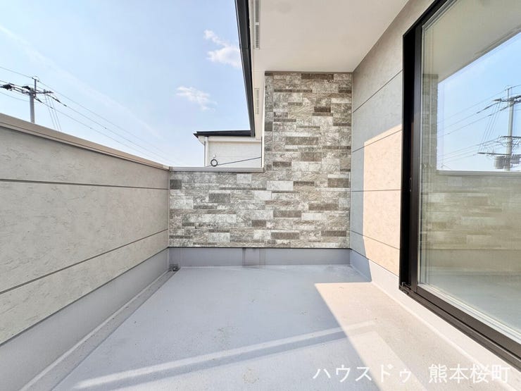 ■空の下の開放的な特等席■日光浴や読書、外の空気を感じながらリフレッシュ。暮らしを豊かにする、もう一つの心地よい空間です。