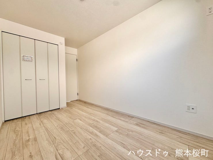 ■2階5帖洋室■寝室、書斎、趣味の部屋。家族の成長やライフスタイルに合わせ、様々な使い方ができる快適な空間です。