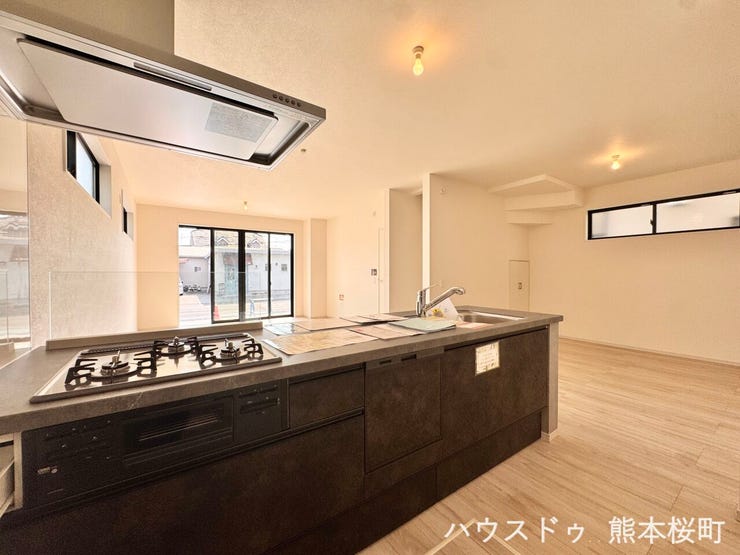 ■家族の「美味しい」が集まる舞台■高い機能性と美しいデザインを両立。料理する人も、待つ人も、笑顔になれる場所です。