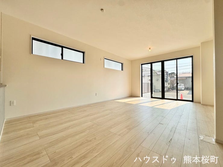 ■安らぎと笑顔の中心地■陽光が優しく降り注ぎ、会話が自然と弾む。ここでは、毎日が特別な時間へと変わります。