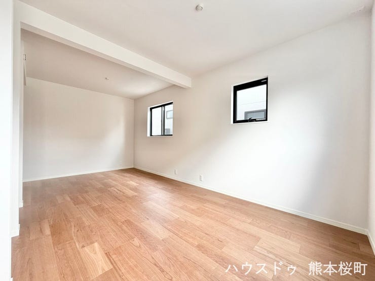 ■5+5帖洋室■寝室、書斎、趣味の部屋。家族の成長やライフスタイルに合わせ、様々な使い方ができる快適な空間です。
