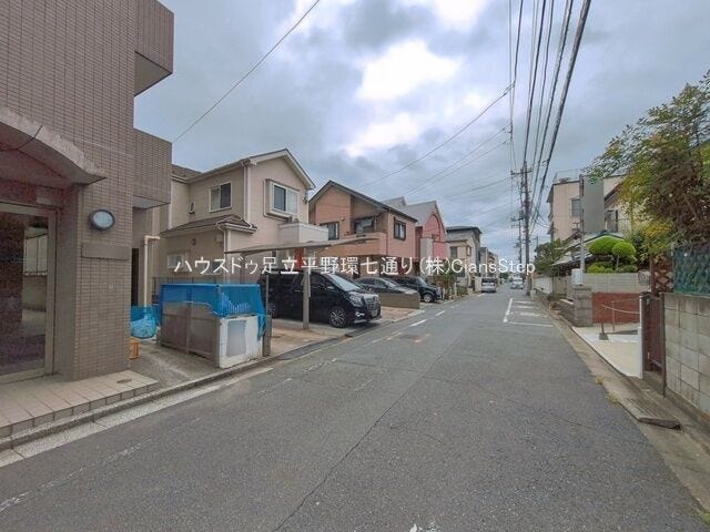 周辺は住宅が整った落ち着きある街並み。穏やかな住環境を求める方におすすめです。