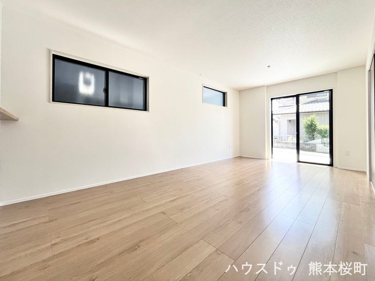 ■安らぎと笑顔の中心地■陽光が優しく降り注ぎ、会話が自然と弾む。ここでは、毎日が特別な時間へと変わります。
