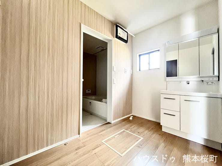 ■清々しいリフレッシュ空間■自分を磨き、気持ちを切り替える。心地よい光が差し込むプライベートスペース。