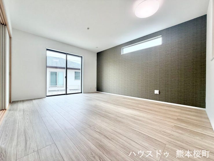 ■安らぎと笑顔の中心地■陽光が優しく降り注ぎ、会話が自然と弾む。ここでは、毎日が特別な時間へと変わります。