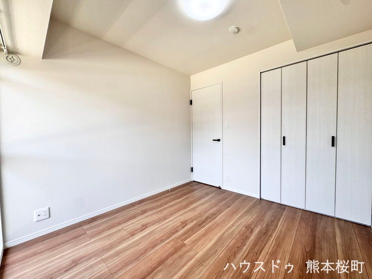 ■2階4.8帖洋室■寝室、書斎、趣味の部屋。家族の成長やライフスタイルに合わせ、様々な使い方ができる快適な空間です。