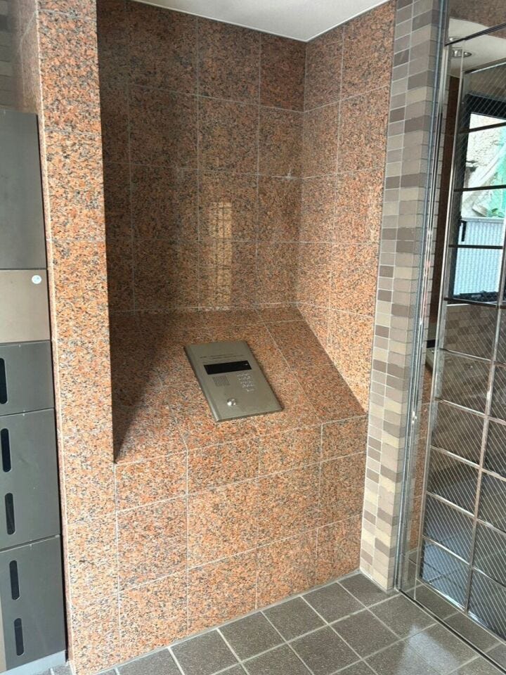 エントランス内