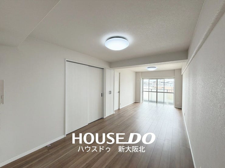 【外観】
■リビングは15.9帖の広さがあり、ダイニングテーブルやソファなどの家具を置いても十分な広さがあります!
■家族みんながゆったりくつろげる空間になりそうですね!