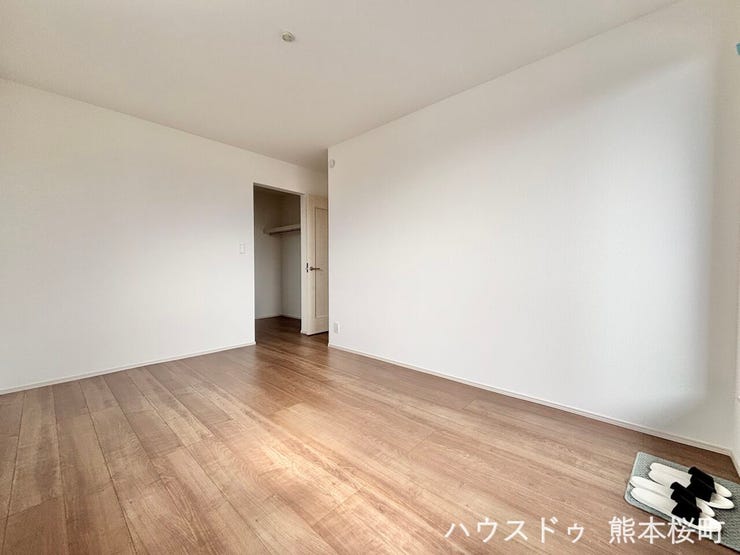 ■2階7.25帖洋室■心からリラックスできる静けさ、上質な眠りで、毎日をリセットします。明日への活力を養う空間です。