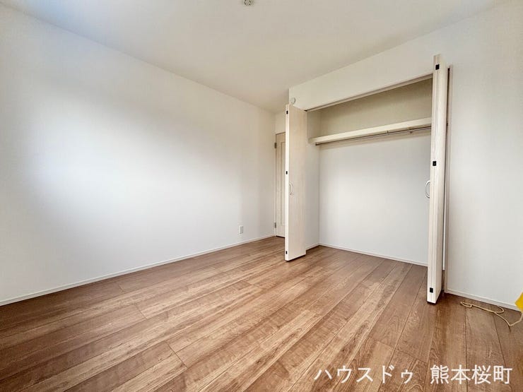 ■2階6.06帖洋室■寝室、書斎、趣味の部屋。家族の成長やライフスタイルに合わせ、様々な使い方ができる快適な空間です。