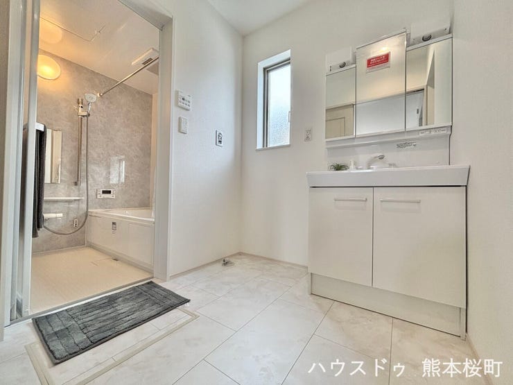 ■清々しいリフレッシュ空間■自分を磨き、気持ちを切り替える。心地よい光が差し込むプライベートスペース。