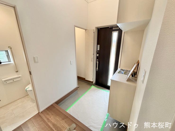 ■「ただいま」の安堵をくれる場所■訪れる人を迎え入れ、帰るたびにホッと一息つける、明るく機能的なエントランス。