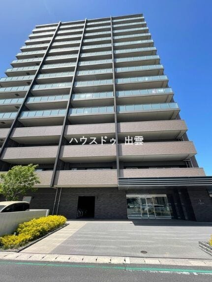 【外観】
外観写真です。ペットOKで、エレベーターにはペット専用ボタン、ペット専用の足洗い場もありますのでペットを飼いたい方も安心です。