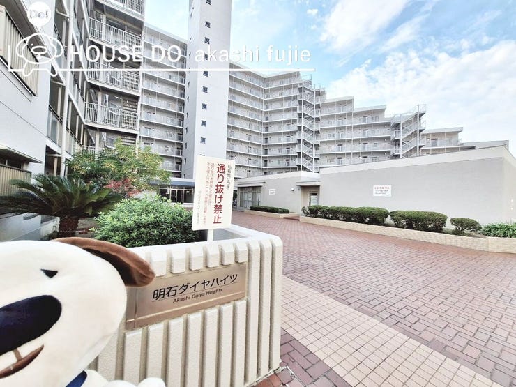 【外観】
新規リノベーション物件!
西新町駅まで徒歩約5分圏内の便利なマンション
南東向き陽当り良好♪