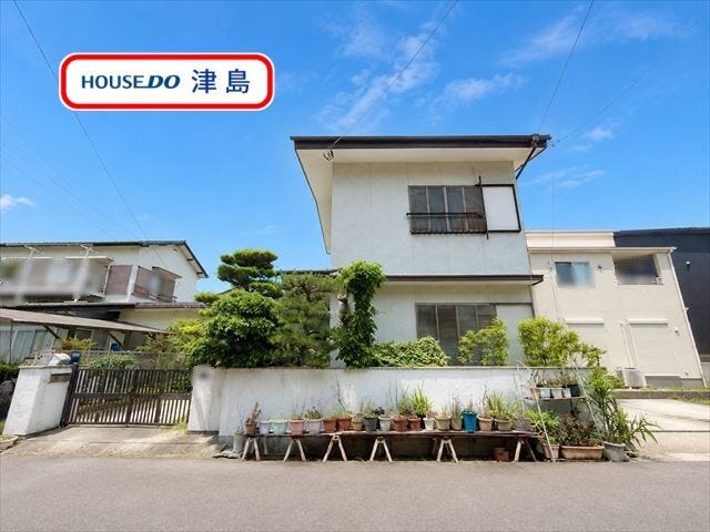 【外観】
神島田小学校・暁中学校エリア。敷地約49.9坪。現在上物があり解体後、更地でのお引渡しになります。