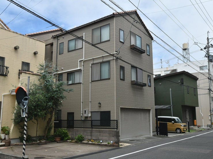 外観を南東側より撮影