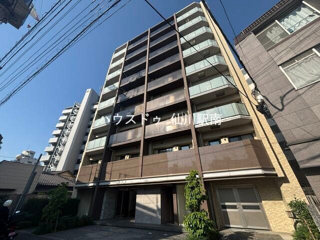 【外観】
三鷹駅徒歩6分で生活利便性の高い立地
商業地域に所在するハイグレードデザイナーズマンション