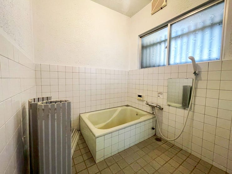 小倉南区葛原 中古戸建て♪全居室6帖以上♪小学校徒歩13分♪コンビニ徒歩10分♪