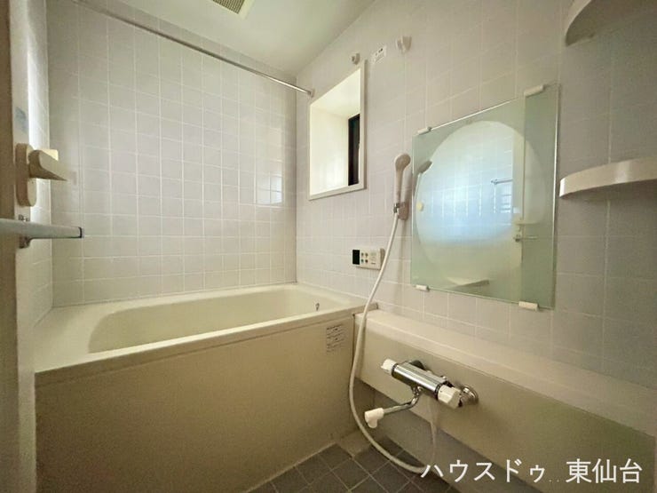 広々ゆったりとしたバスタブで一日の疲れも癒されます。