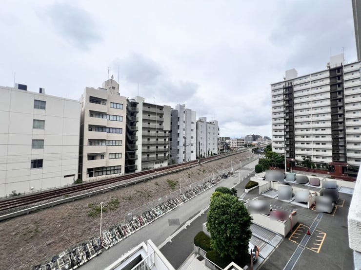 都市らしい景色を楽しめる眺望。天気のいい日は遠くまで見渡せます♪