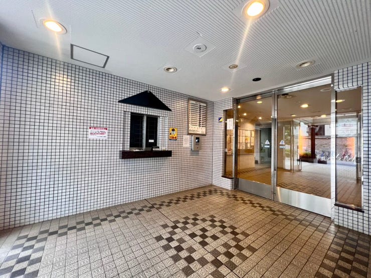 安心の管理人常駐、オートロック付きマンション。防犯面にも配慮された住まいで、毎日の暮らしをサポートします♪