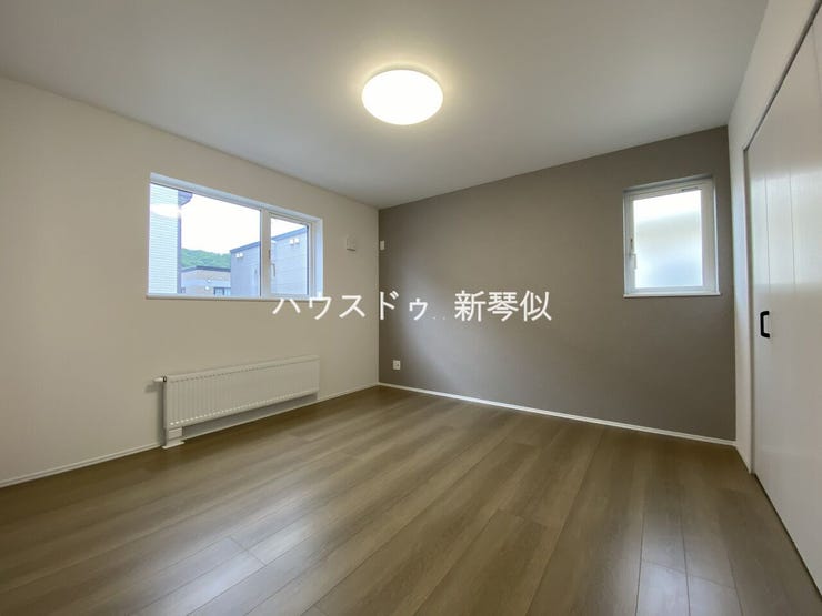 一面アクセントクロス付8帖洋室