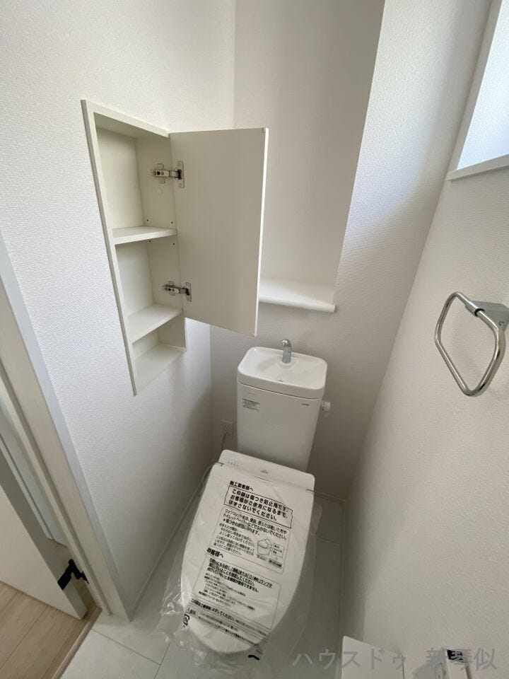 2階収納扉付トイレ