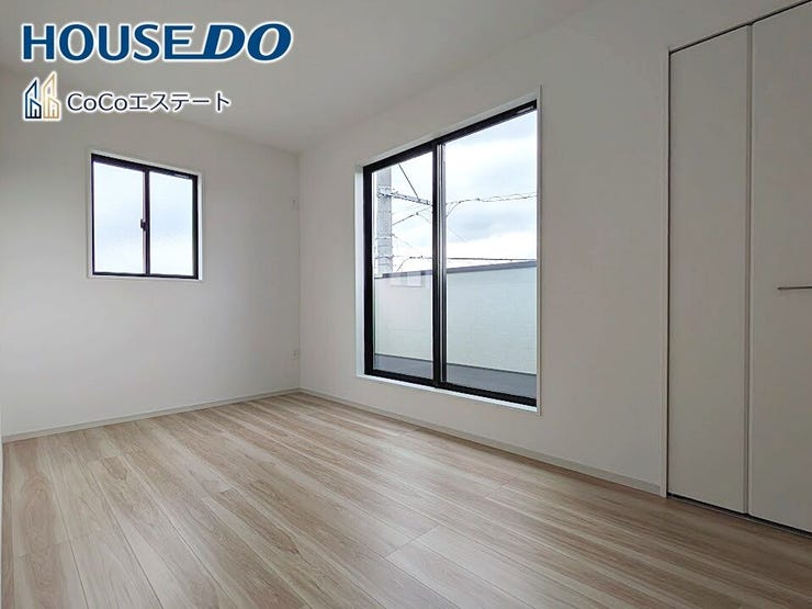□■洋室■□
6.5帖の洋室です♪
光が取り込みやすい2面採光のお部屋です。日当たり・風通し良好です♪