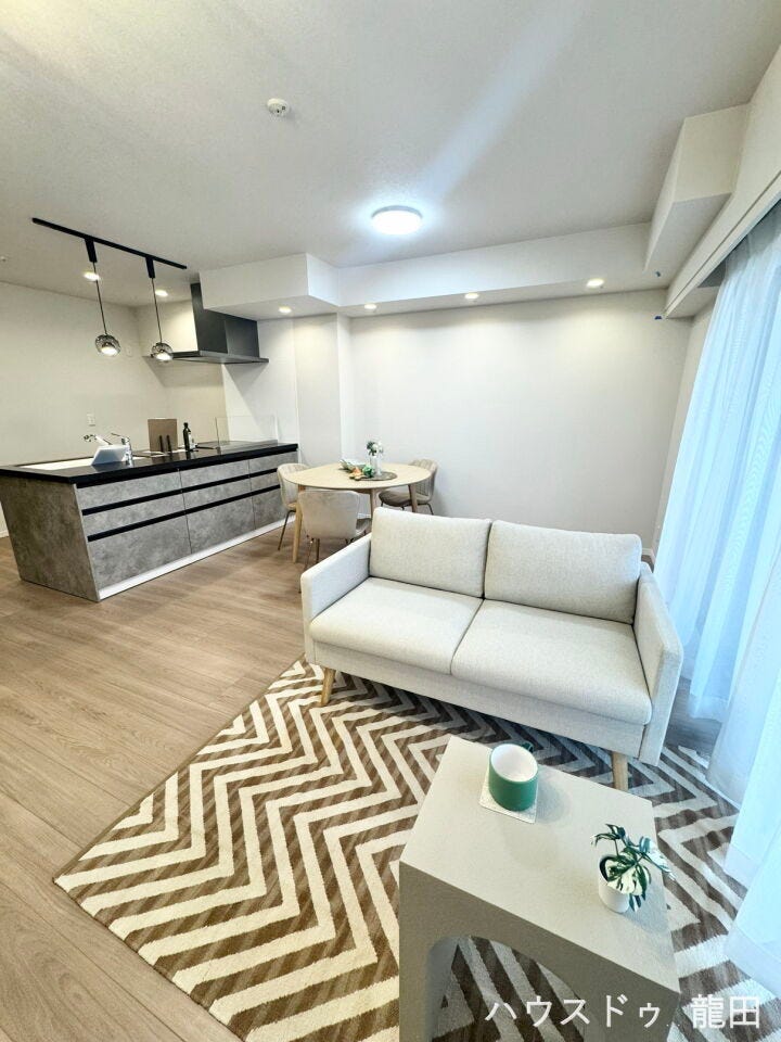 グレーを基調とした上質なデザイン。毎日の暮らしをワンランク引き上げるスタイリッシュな住まい