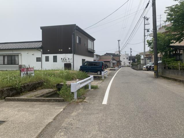 *前面道路含む現地写真*