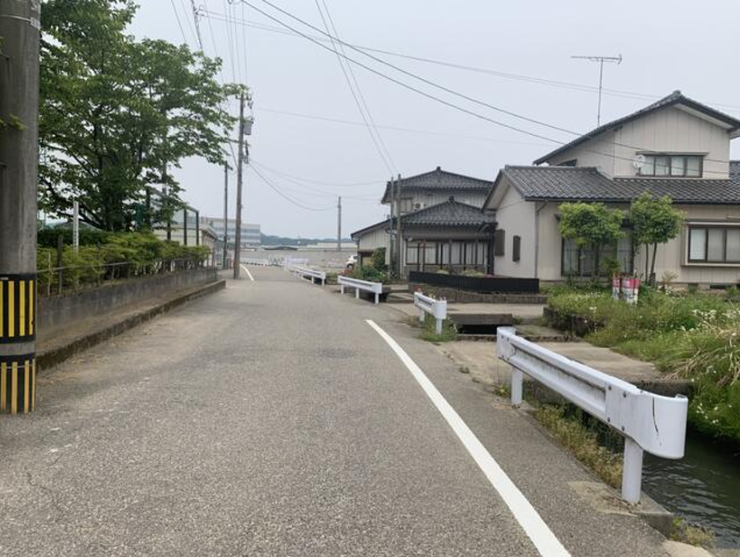 *前面道路含む現地写真*