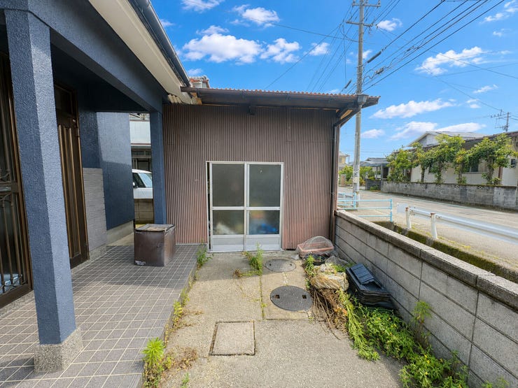 ※本画像は実際の外観写真をもとに、明るさや見やすさを調整した加工を施したイメージです。
実際の見え方とは多少異なる場合がございます。