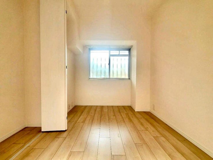 【Bedroom】ナチュラルな内装で、リラックスできる空間。寝室や書斎にも最適です。
