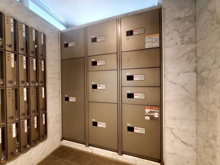 【Facilities】外出中でも荷物を受け取れる便利な宅配ボックス付き。忙しい毎日も安心です。