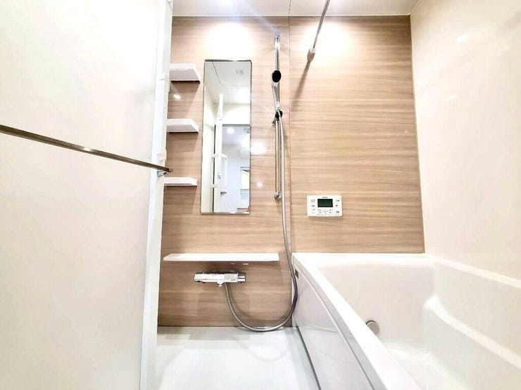 【Bathroom】お子様とのバスタイムにも十分な広さがあり、掃除も簡単にできます。