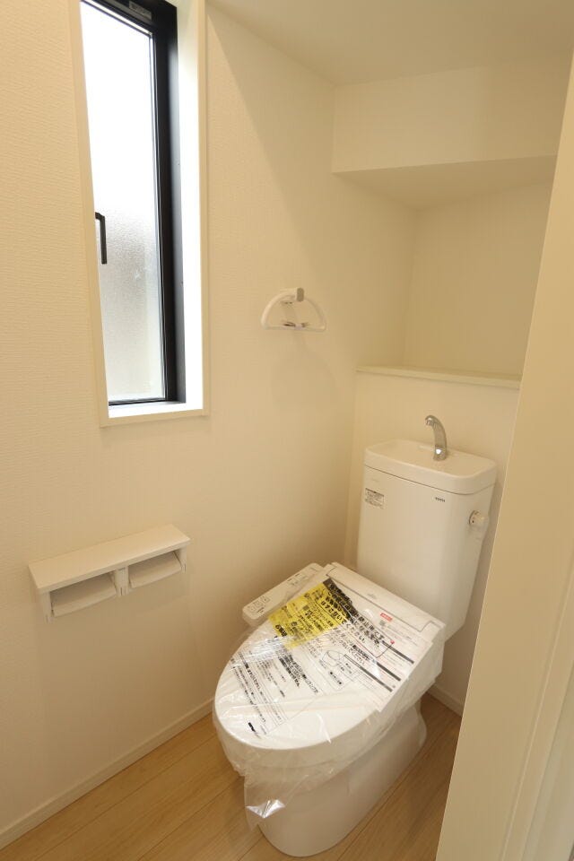 1階 トイレ
2階にもトイレ有りで忙しい朝にも安心♪