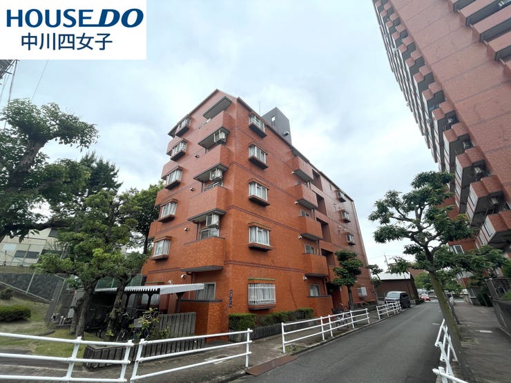 【外観】
◇外観◇
名古屋市営地下鉄名城線「熱田神宮西」駅まで徒歩6分の好立地です♪ペット飼育可で公園と緑に囲まれた閑静な住宅地です♪