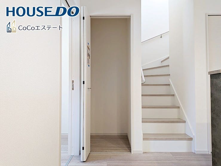 □■収納■□
パントリーです♪
キッチン用品や食品のストックに使用できます。
可動棚付きでしっかり隅々まで収納できるのも嬉しいですね。