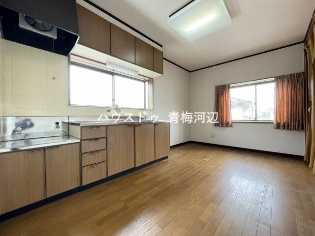 2階ダイニング:2階にもダイニングスペースがあり2世帯でお住まいすることも出来ます。