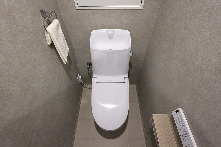 お手入れしやすそうな床材と壁紙です