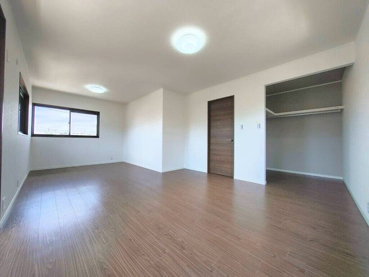 【Bedroom】ナチュラルな内装で、リラックスできる空間。寝室や書斎にも最適です。