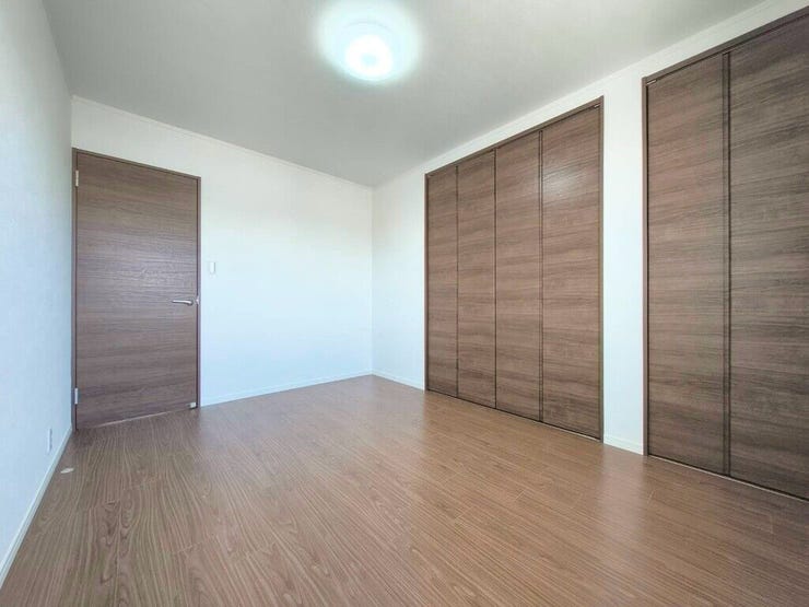 【Bedroom】主寝室や子ども部屋、在宅ワークにも使える洋室。暮らしに合わせて自由にレイアウトできます。