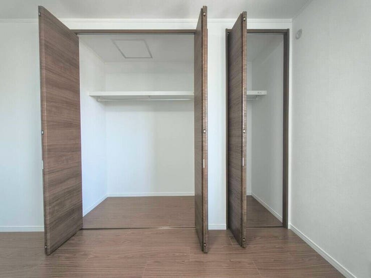 【Bedroom】クローゼット完備で収納力◎。家具の配置もしやすい機能的な洋室です。