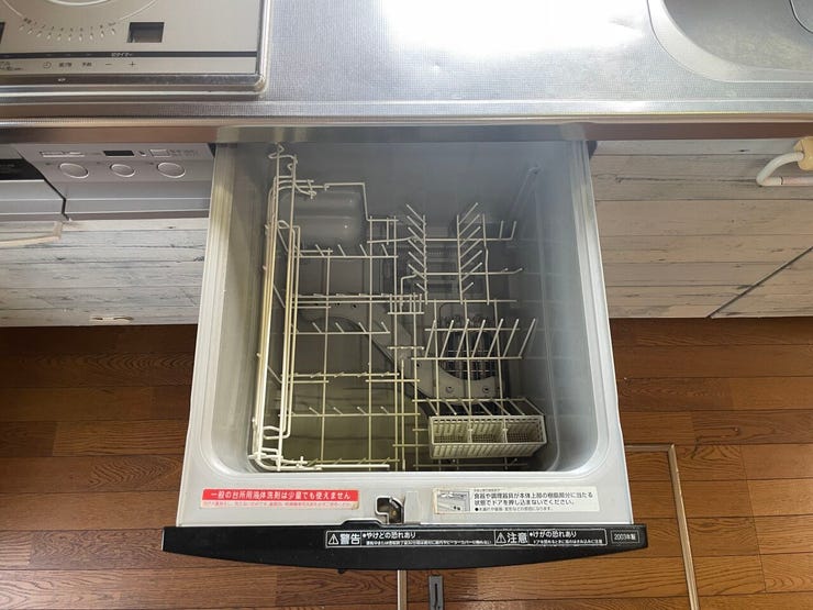◇食洗機◇
洗い物に時間を縛られることが無くなり、ご家族との時間も増えますね。加えて手荒れも防げてしかも節水が高い為、需要の高い設備です。