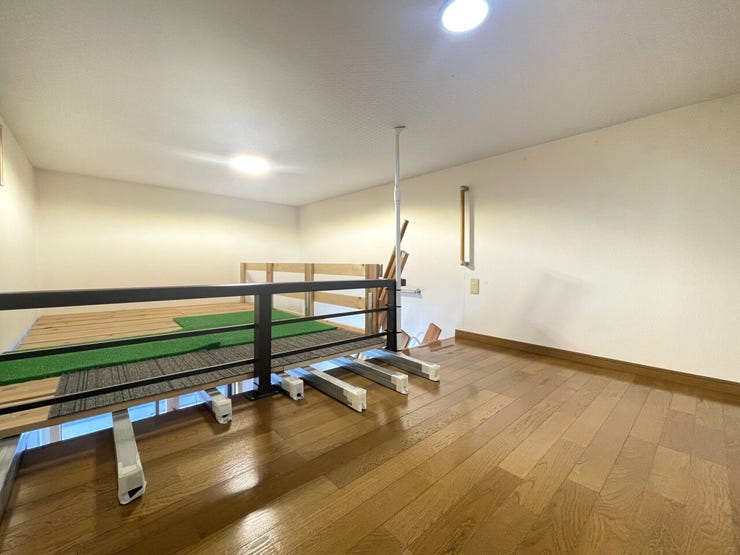 ◇小屋裏収納◇
使用頻度の低い季節家電の収納や、趣味の部屋、お子様の遊び場や書斎として。収納スペースとしてだけでなく、様々な用途でお使いいただける多様性のある空間です。