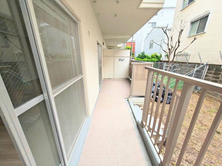 南向きのバルコニー、洗濯物も気持ちよく乾きそうです♪